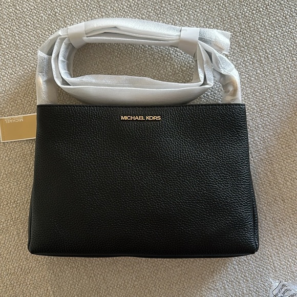 NWT Michael Kors Trisha Leather Medium Triple
Compartment Crossbody - Picture 5 of 12